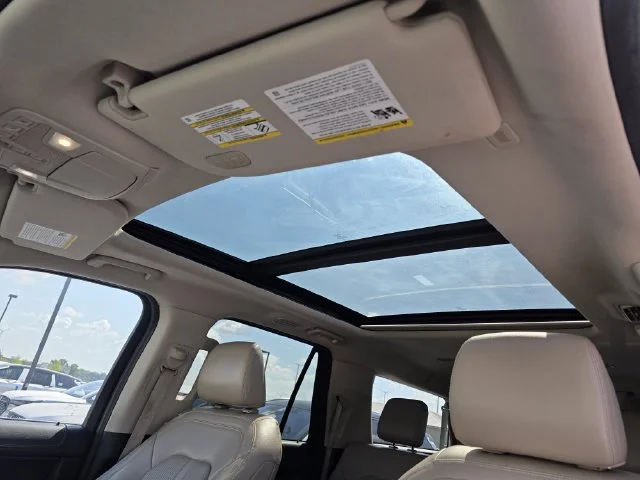 Certified Used 2022 Oxford White Ford Limited image 25