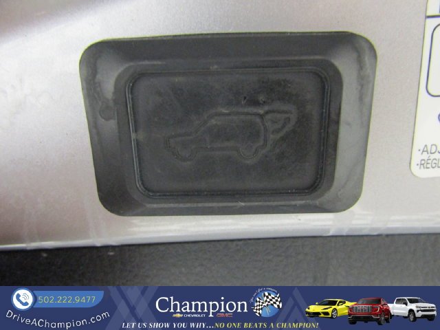 Used 2018 Silver Toyota XLE image 15