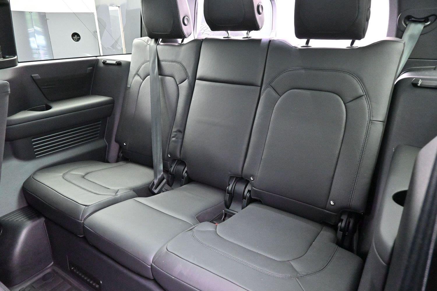 Used 2024 Eiger Grey Metallic Land Rover S image 34