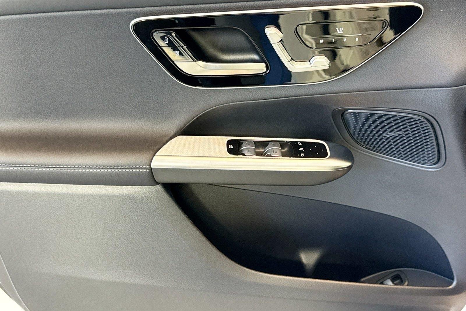 New 2026 Polar White Mercedes-Benz GLC 300 image 16