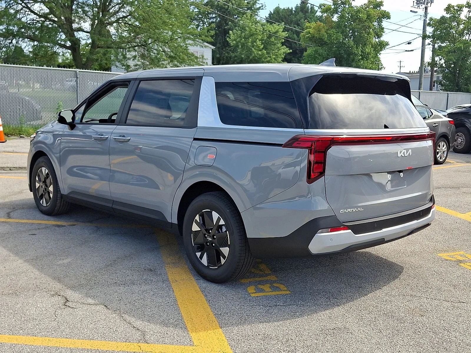 New 2027 White Kia LXS image 4