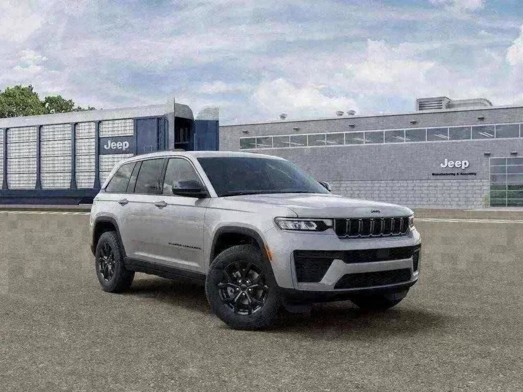 New 2026 Silver Zynith Exterior Paint Jeep Altitude image 94