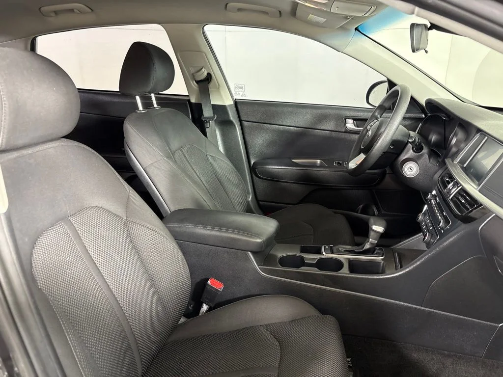 Certified Used 2019 Platinum Graphite Kia LX image 17