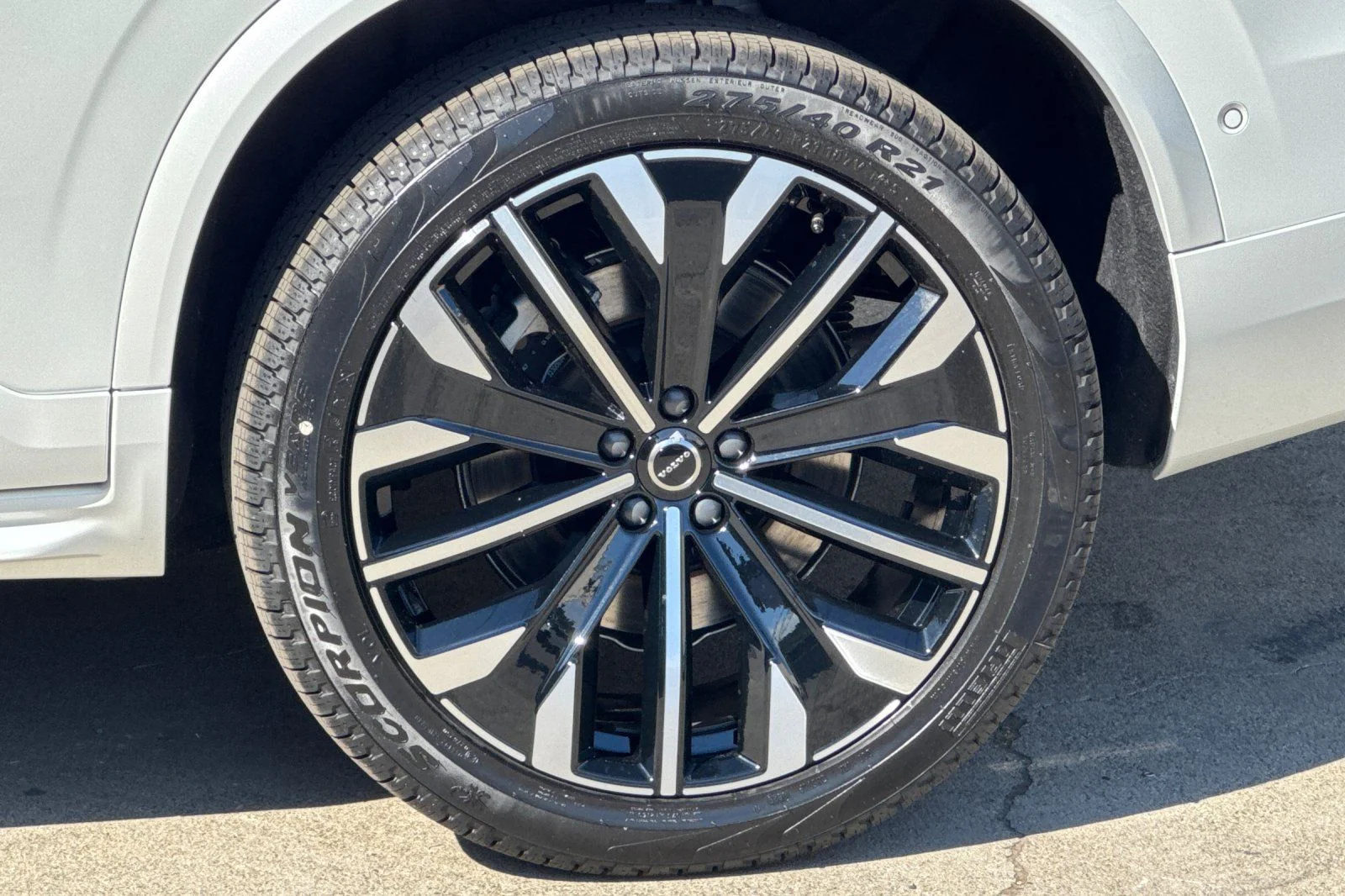 New 2026 Crystal White Volvo T8 Plus 7-Seater image 11