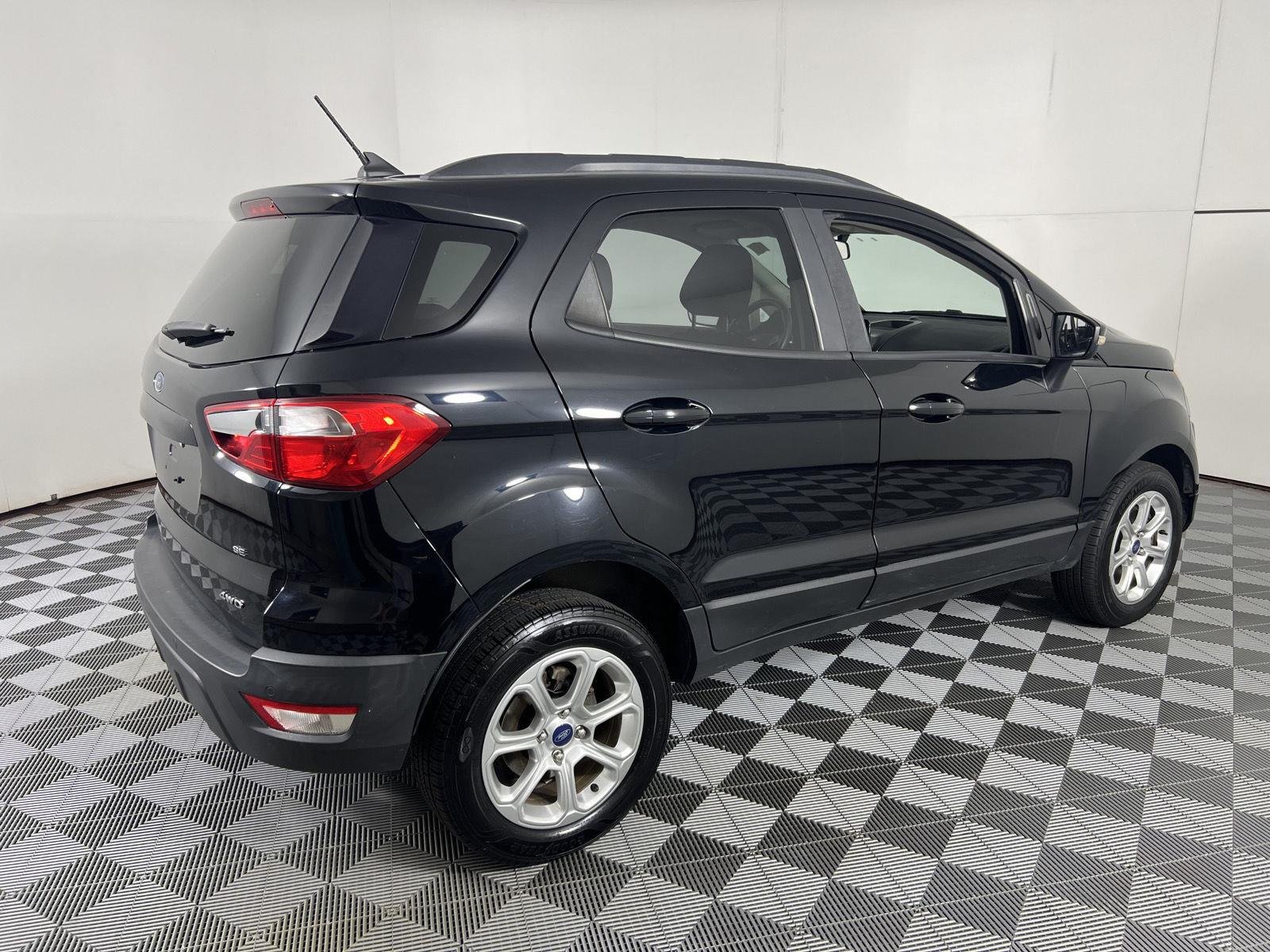 Used 2019 Shadow Black Ford SE image 11