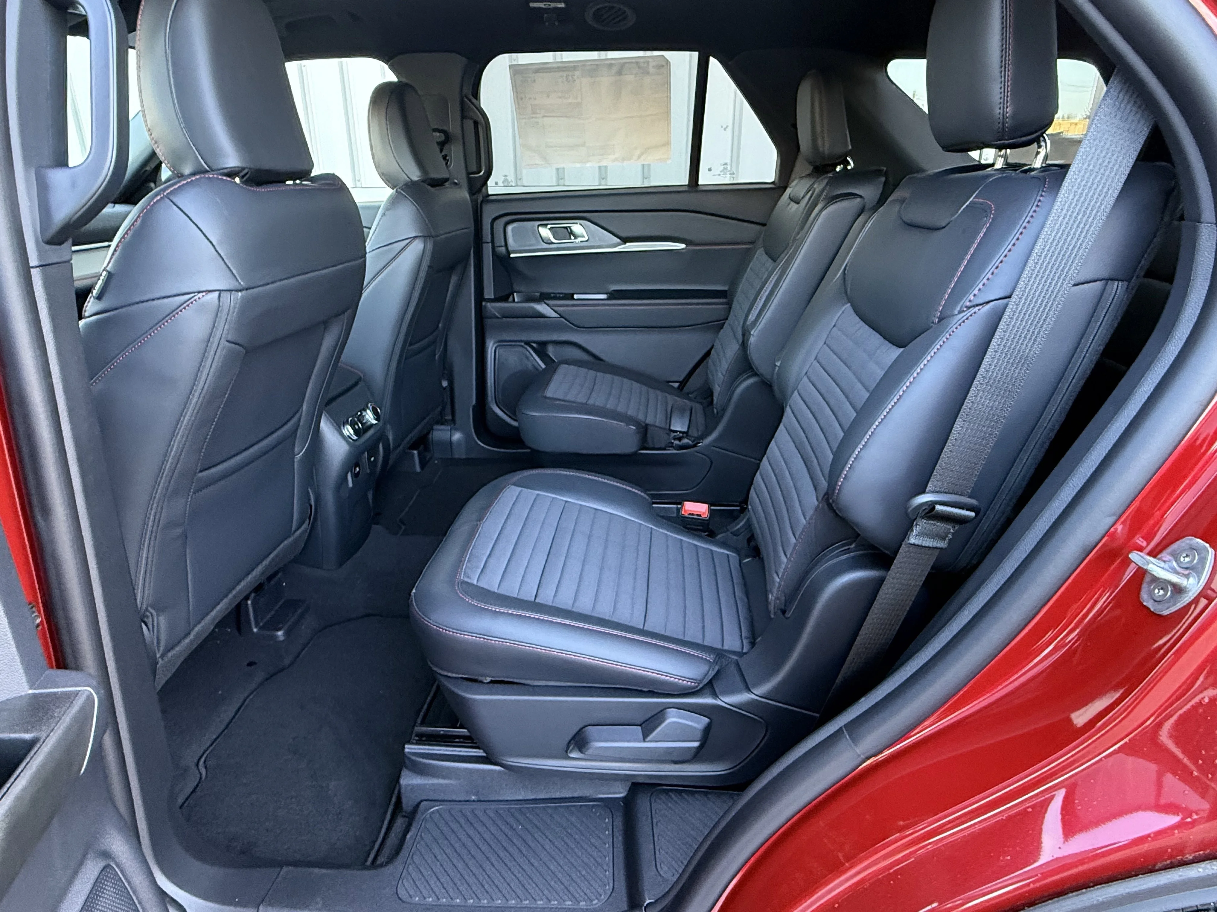 2026 Ford Explorer ST-Line - Photo 11
