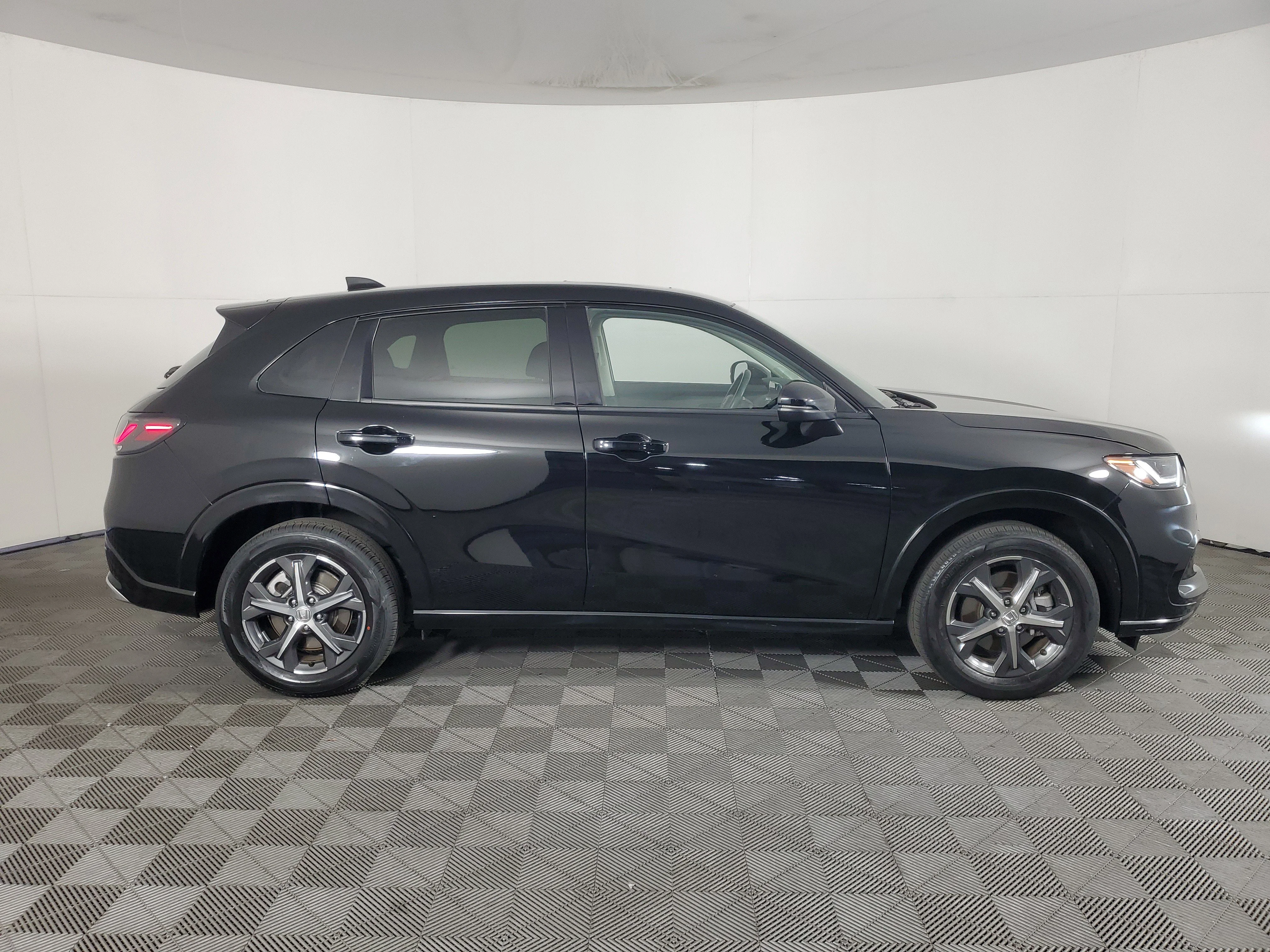 Used 2024 Crystal Black Pearl Honda EX-L image 3