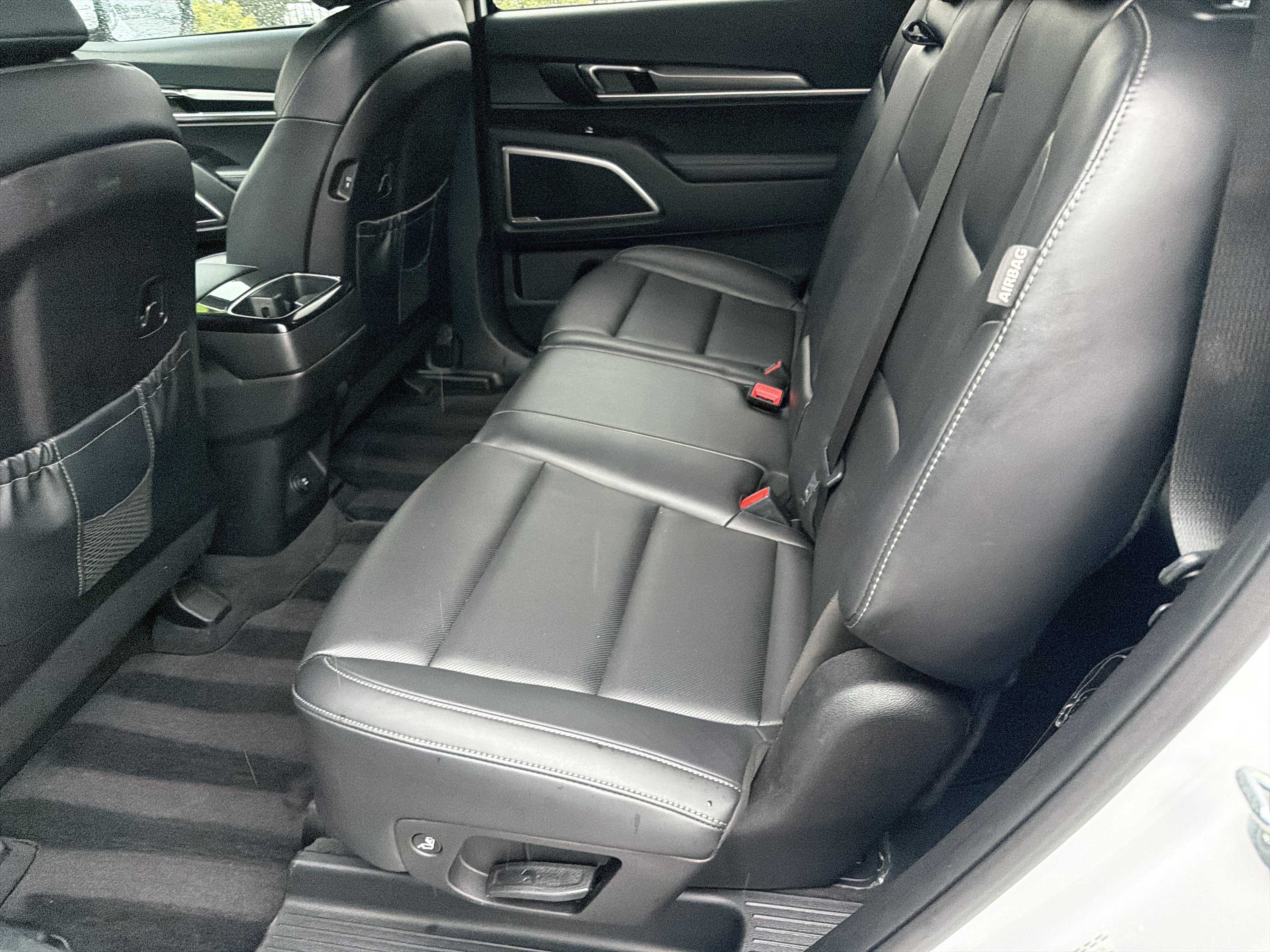Used 2024 Glacial White Pearl Kia LX image 31