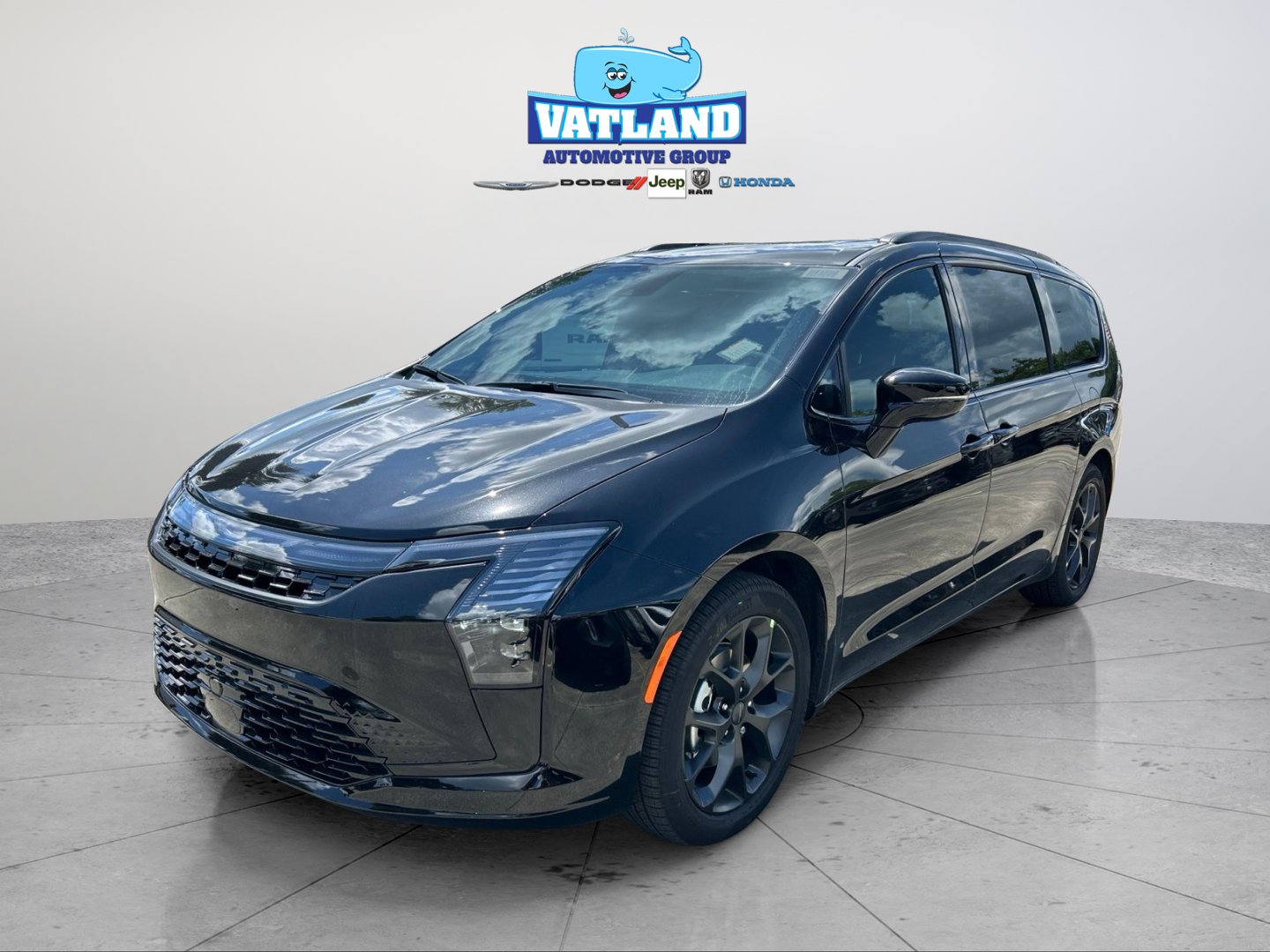 2027 Chrysler Pacifica Limited's photo