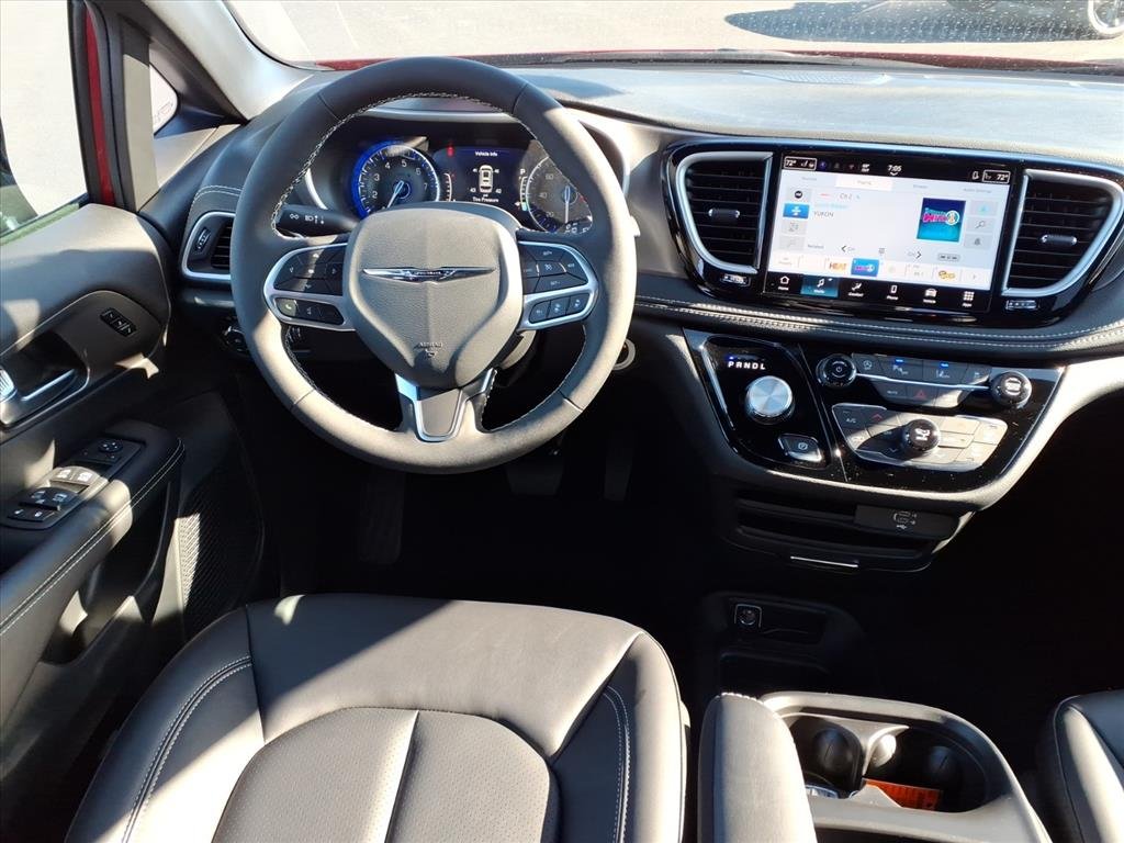 2026 Chrysler Pacifica photo 3