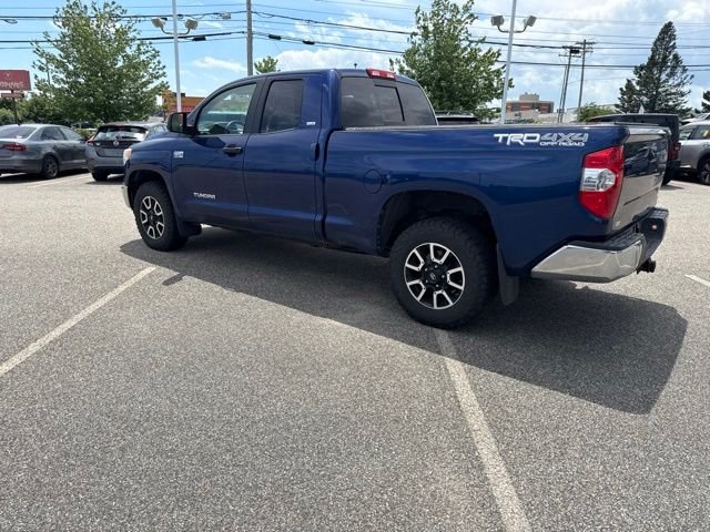 Used 2014 Blue Toyota SR5 image 13
