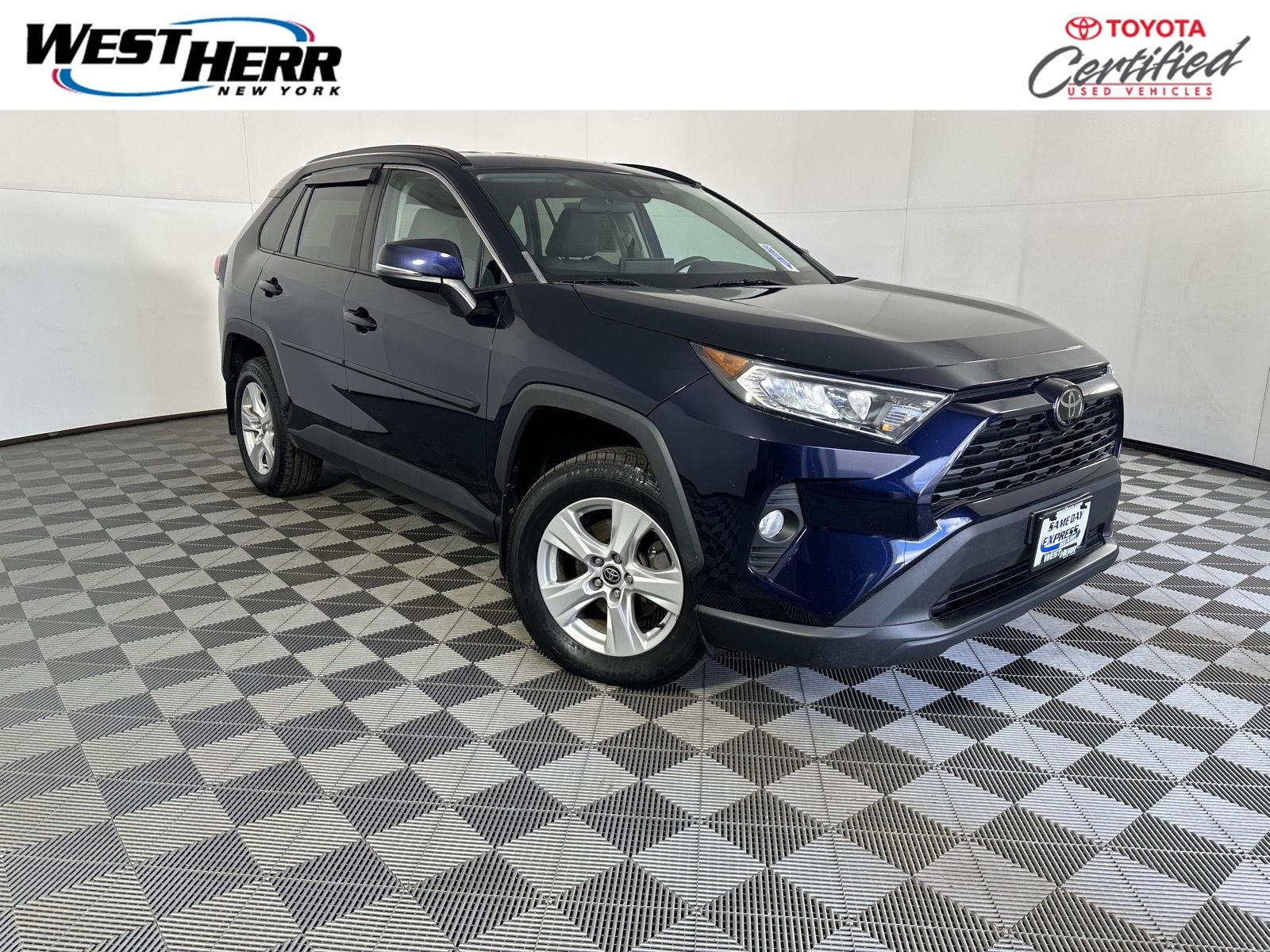2021 Toyota RAV4 XLE AWD photo