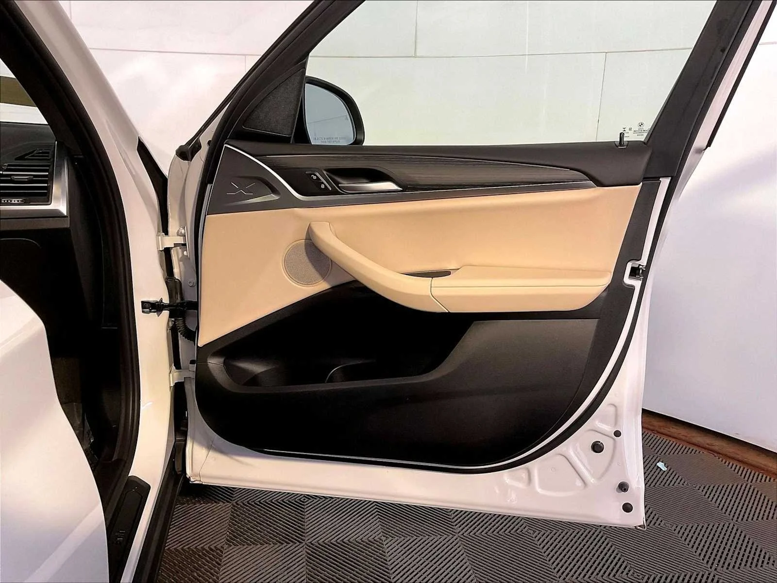 Used 2023 Mineral White Metallic BMW xDrive30i image 26