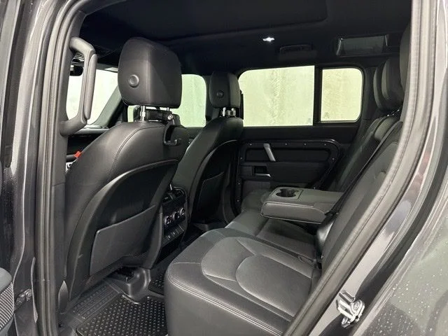 2023 Land Rover Defender X-Dynamic SE - Photo 17