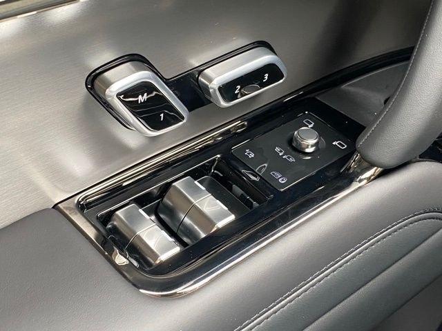 Used 2025 Black Land Rover Dynamic SE image 26