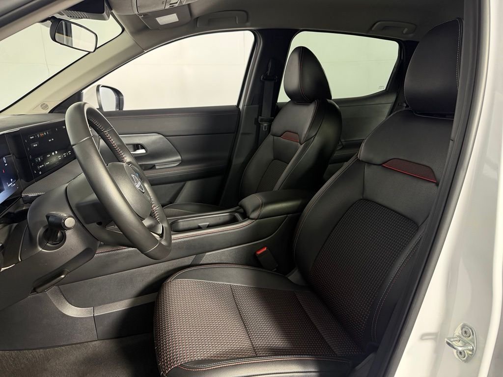 Used 2025 White Nissan SR image 21