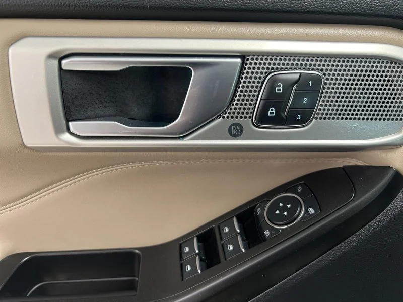 Used 2020 White Ford Limited image 21