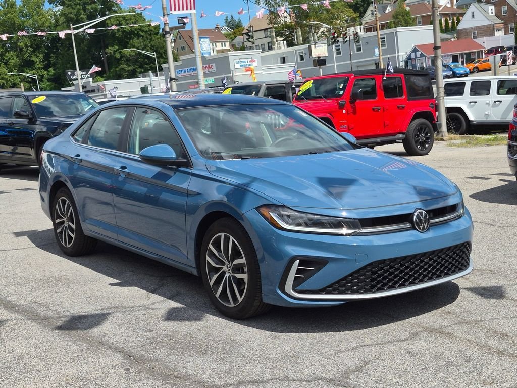 Used 2025  Volkswagen 1.5T SE image 4