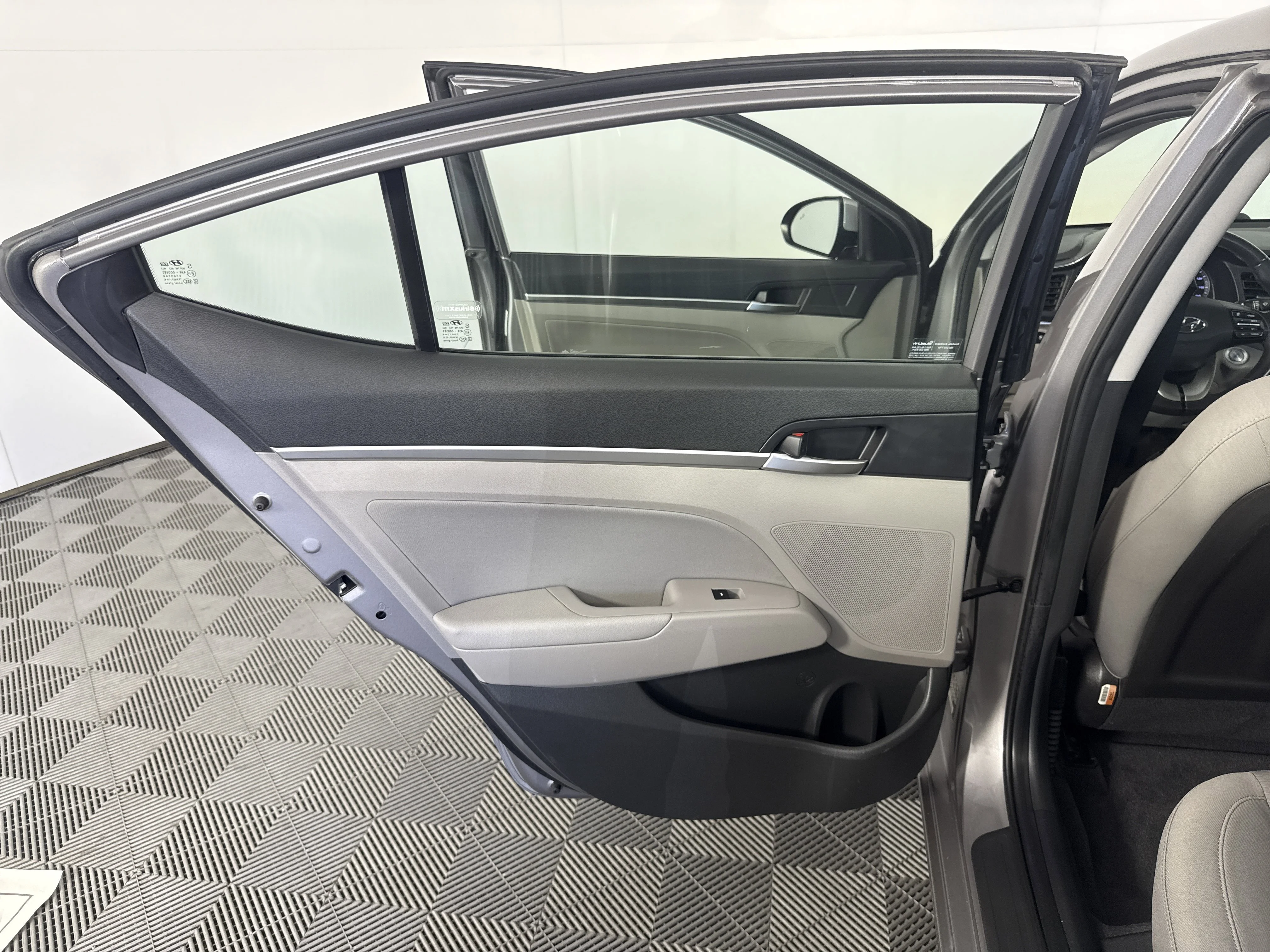 Used 2020 Fluid Metal Hyundai Value Edition image 17