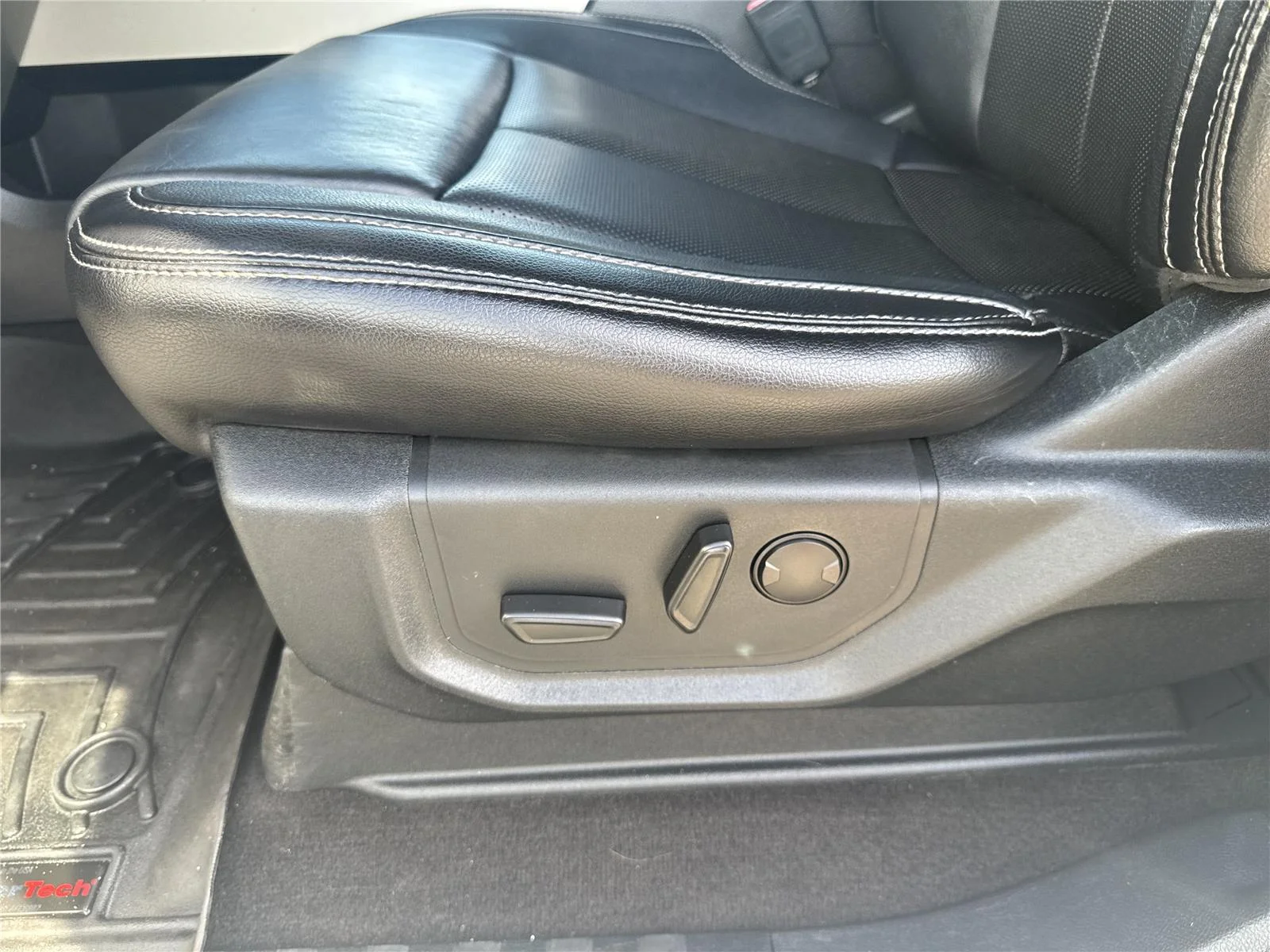 Used 2019 Ingot Silver Ford LARIAT image 12