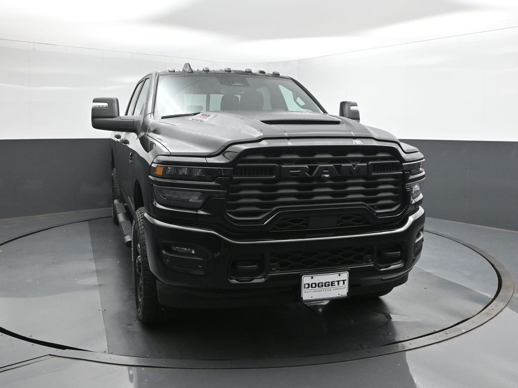 New 2026 Diamond Black Crystal Pearl-Coat Exterior Paint RAM Tradesman image 17