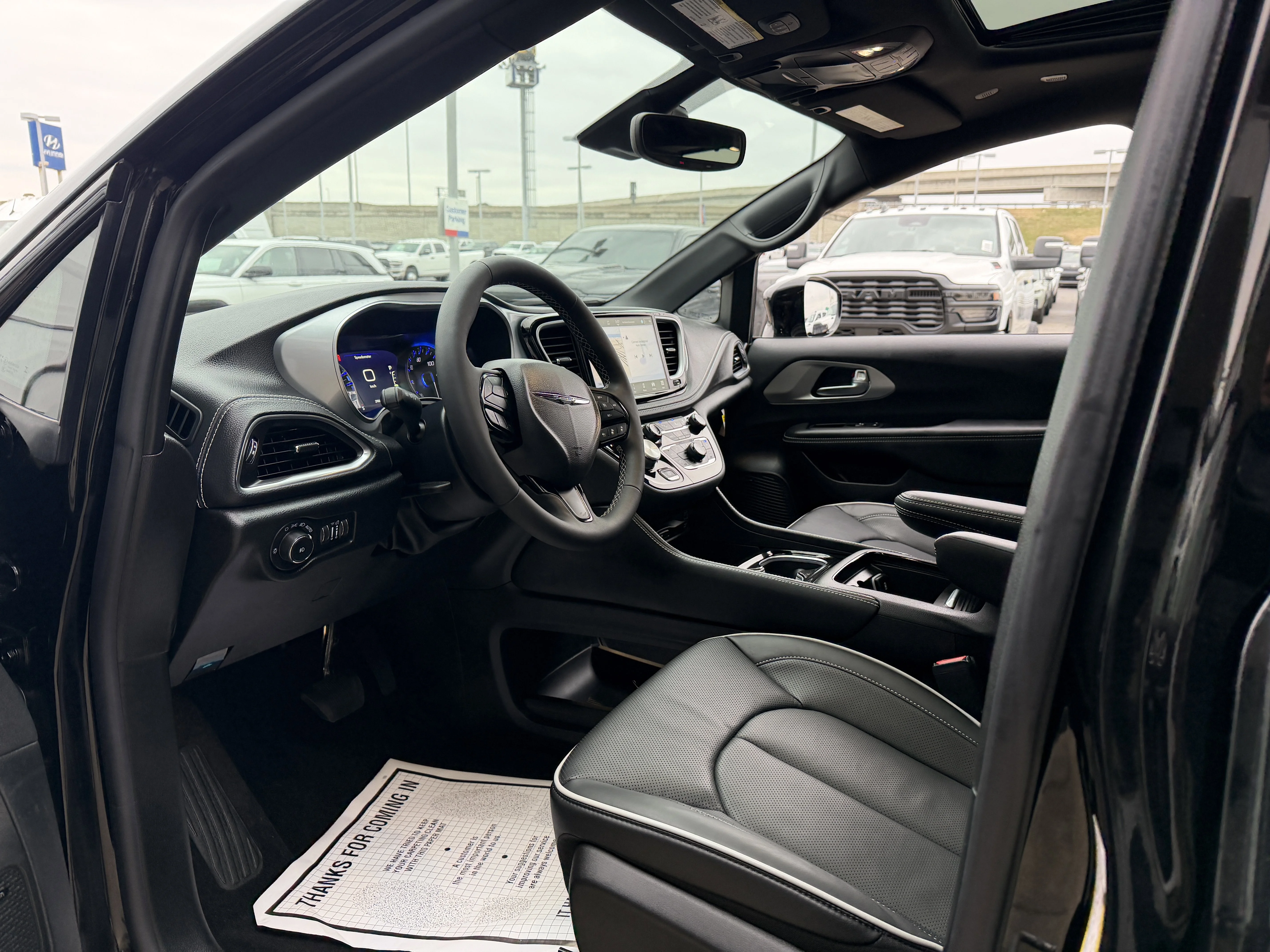 2026 Chrysler Pacifica Limited - Photo 31