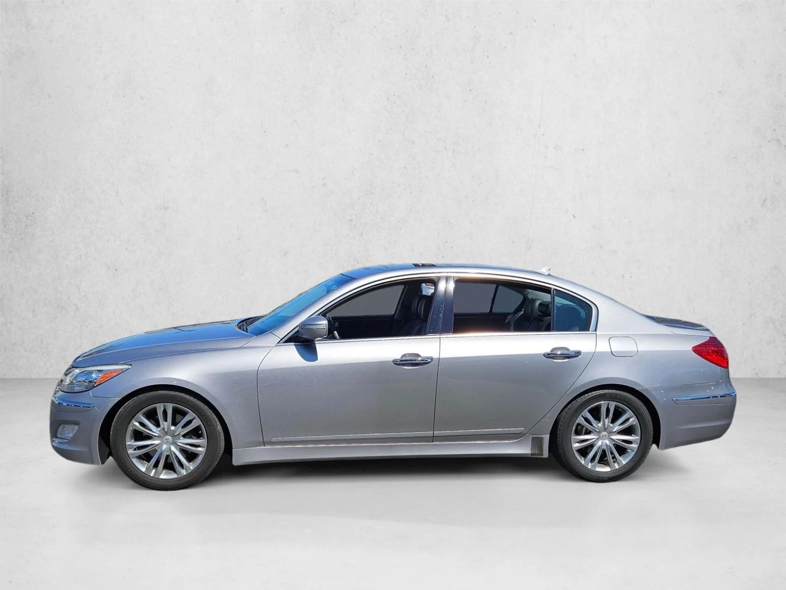 Used 2013 Titanium Gray Metallic Hyundai 3.8L image 9