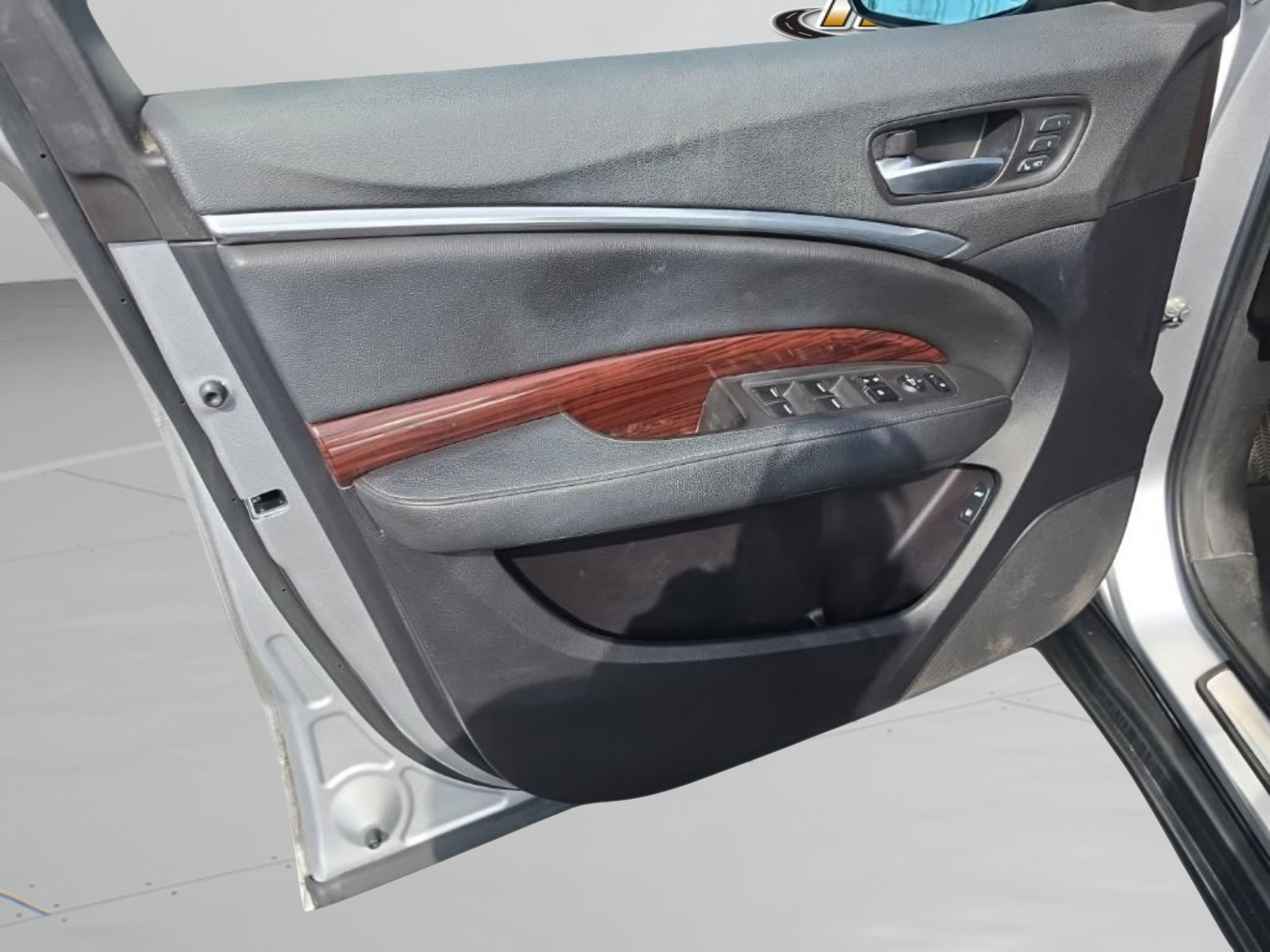 Used 2014 Silver Acura FWD image 16