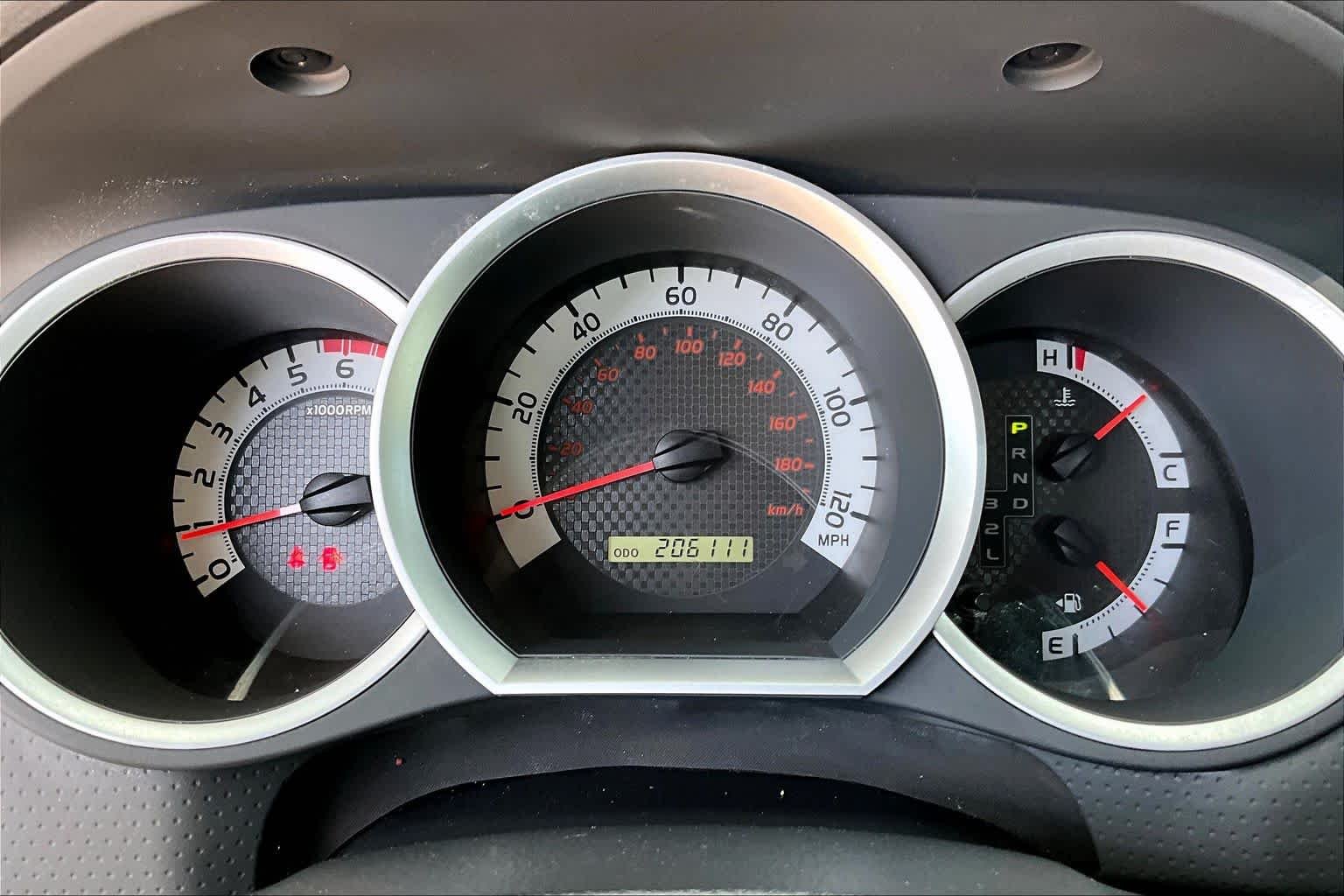 Used 2013 Super White Toyota  image 22