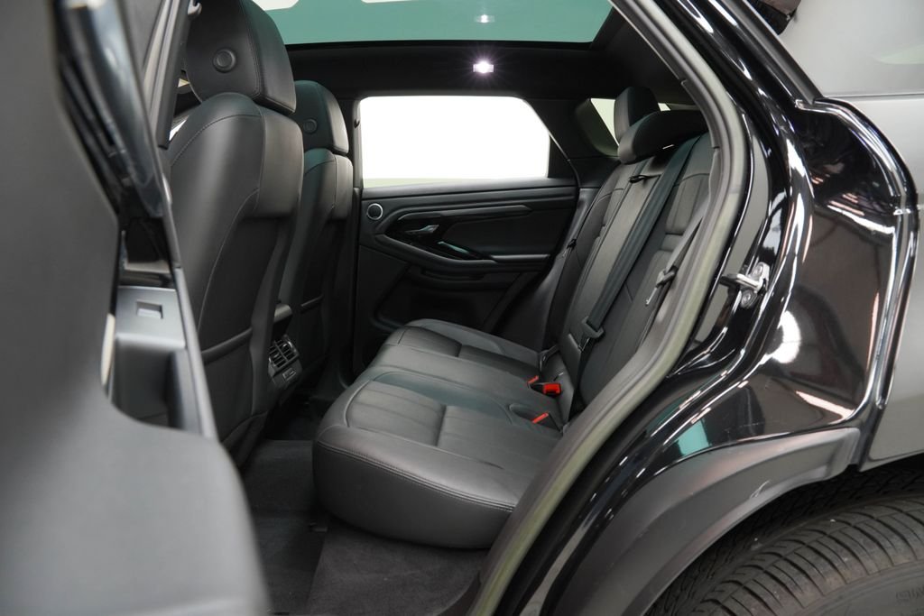 Used 2023 Black Land Rover R-Dynamic SE image 18
