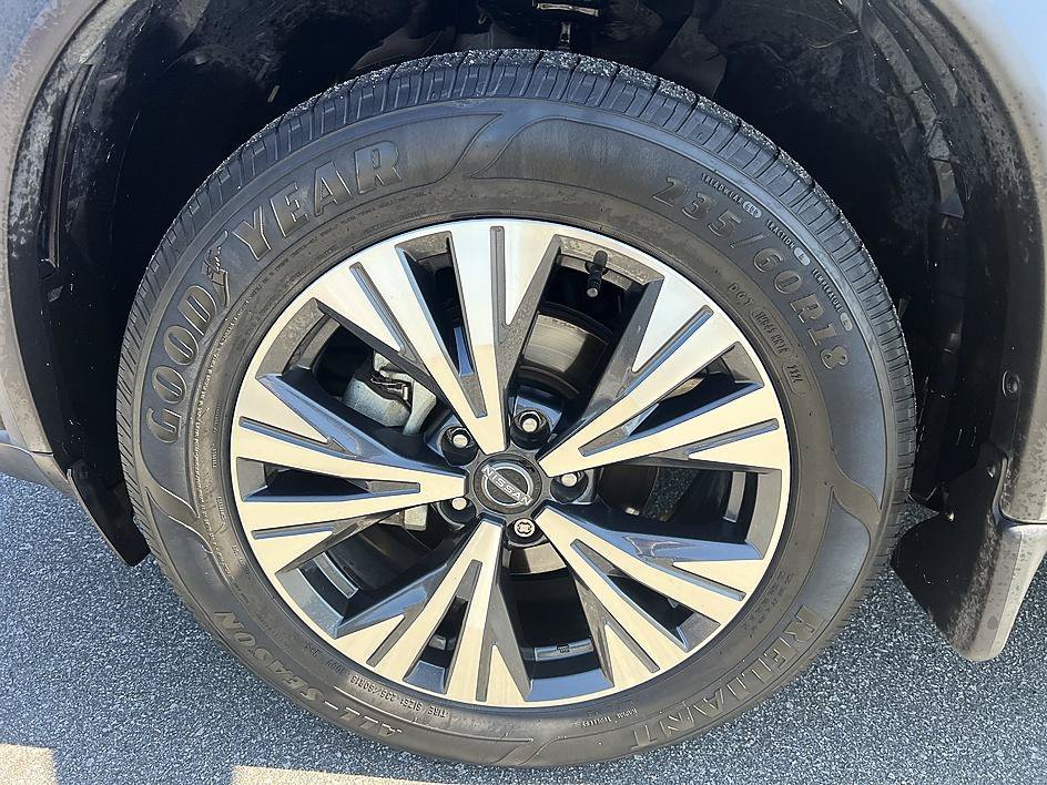 Used 2022 Super Black Nissan SV image 9