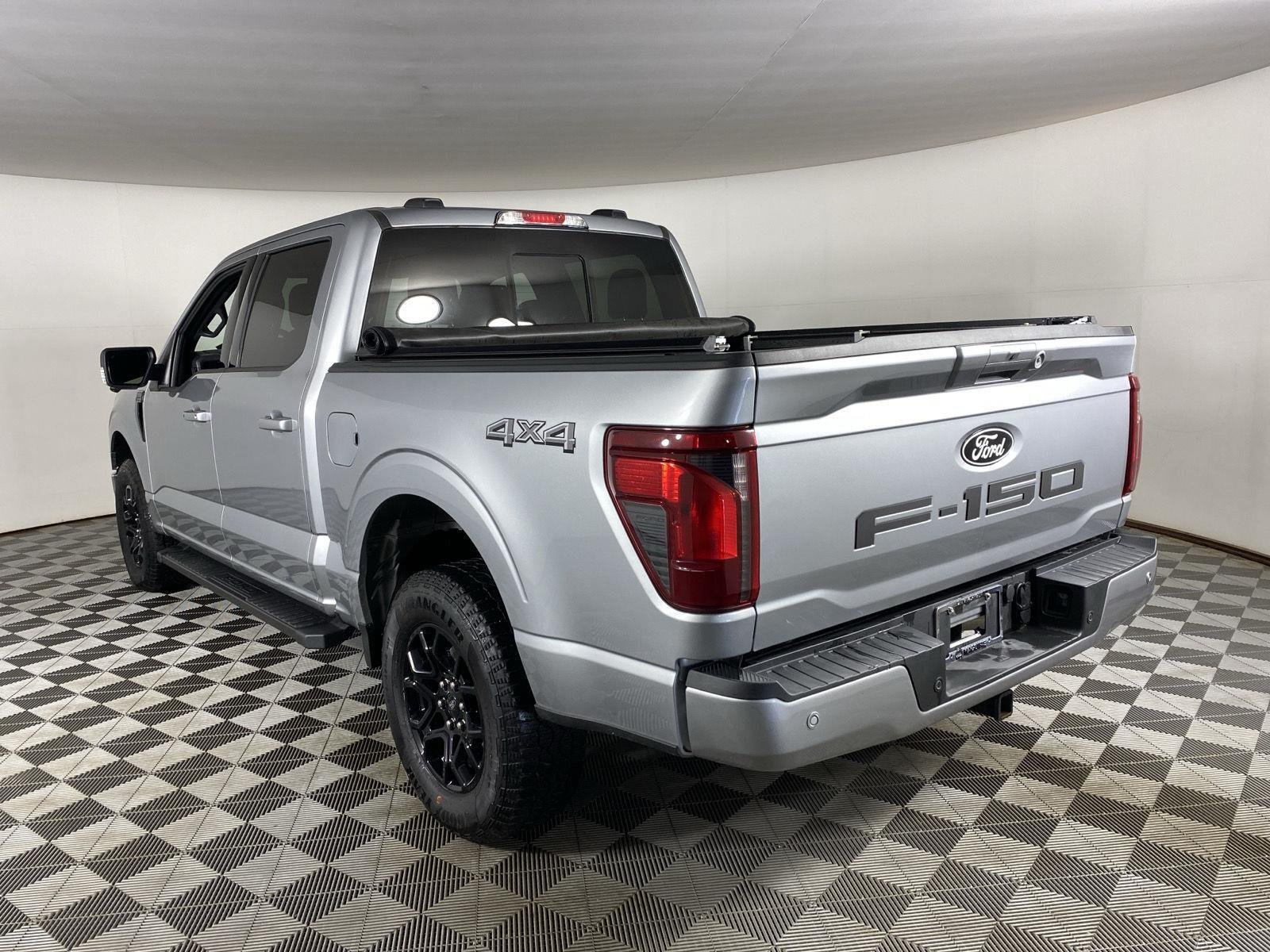 Used 2025 Iconic Silver Ford XLT image 8