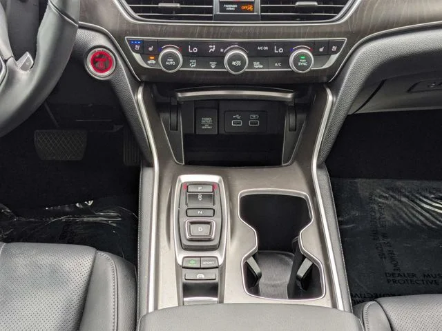 Used 2022 White Honda Touring image 17
