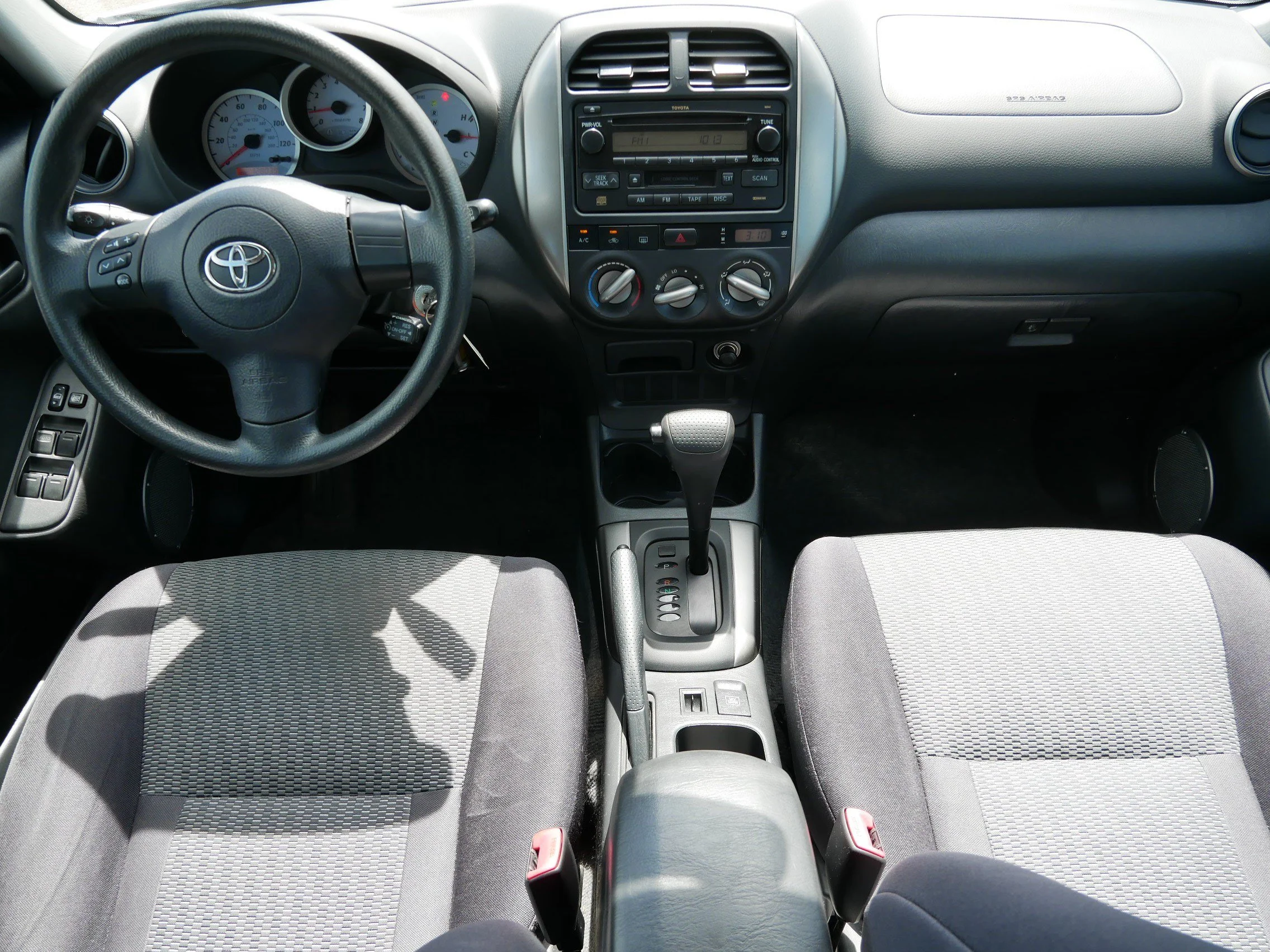 Used 2004 Titanium Metallic Toyota  image 10