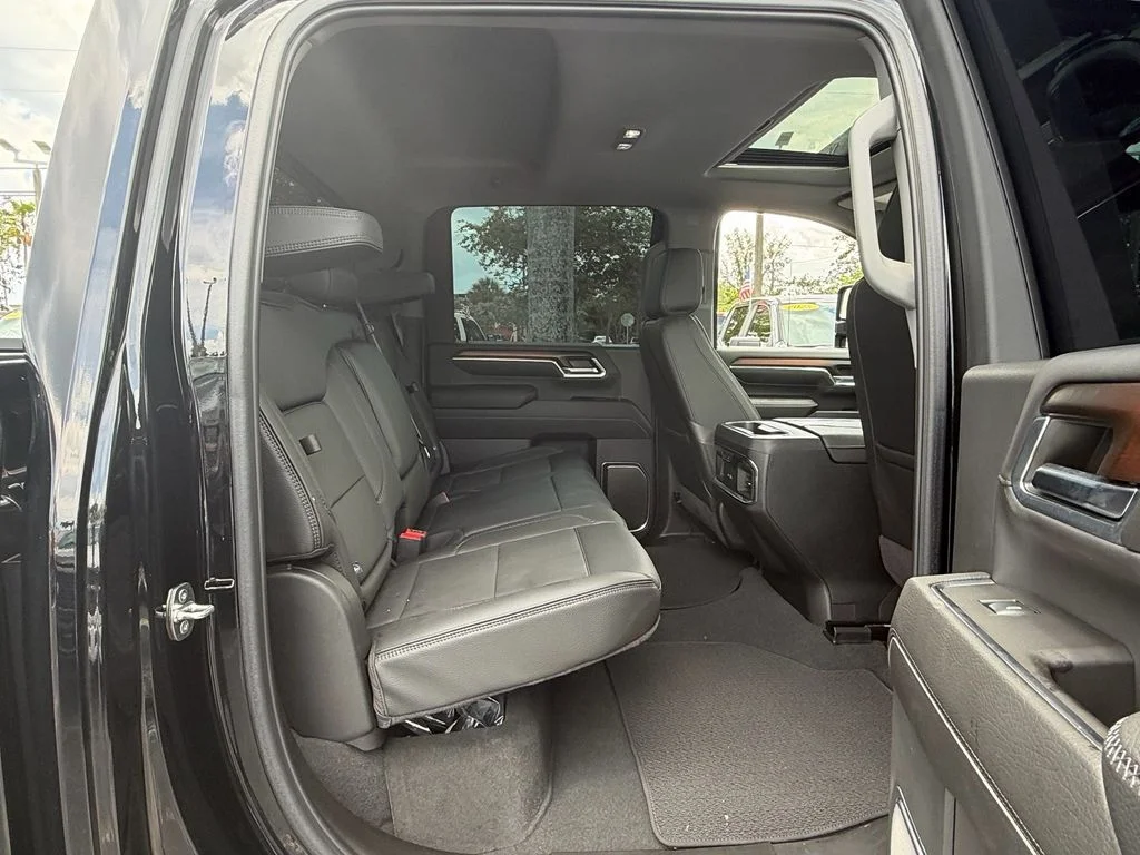 Used 2024 Onyx Black GMC Denali image 17