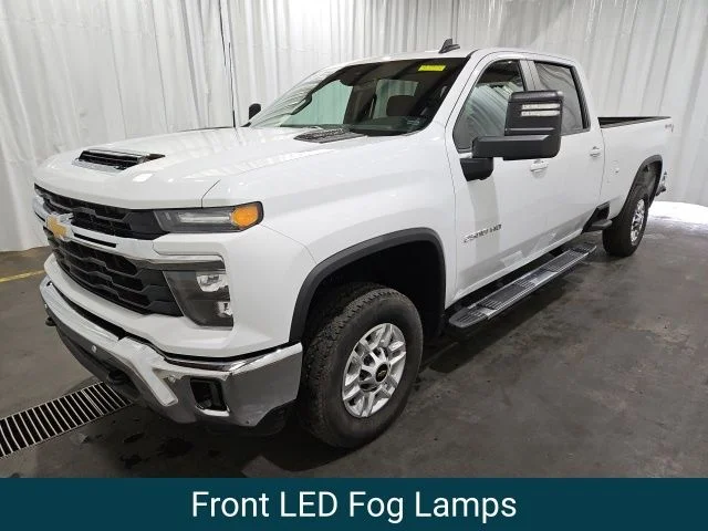 Used 2025 Summit White Chevrolet LT image 6