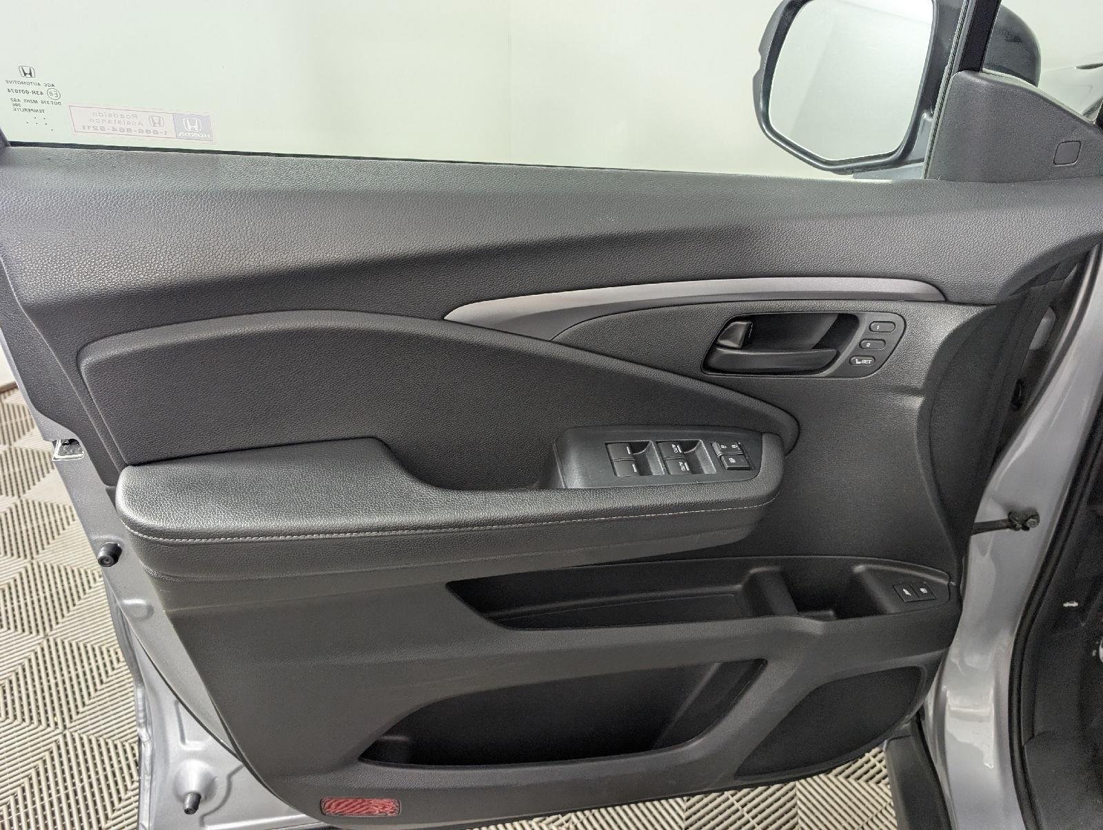 Used 2023 Lunar Silver Metallic Honda EX-L image 11