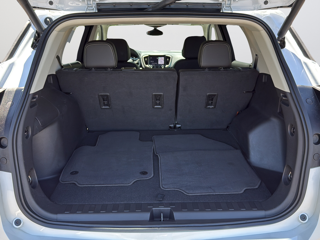 Used 2023 White GMC Denali image 29