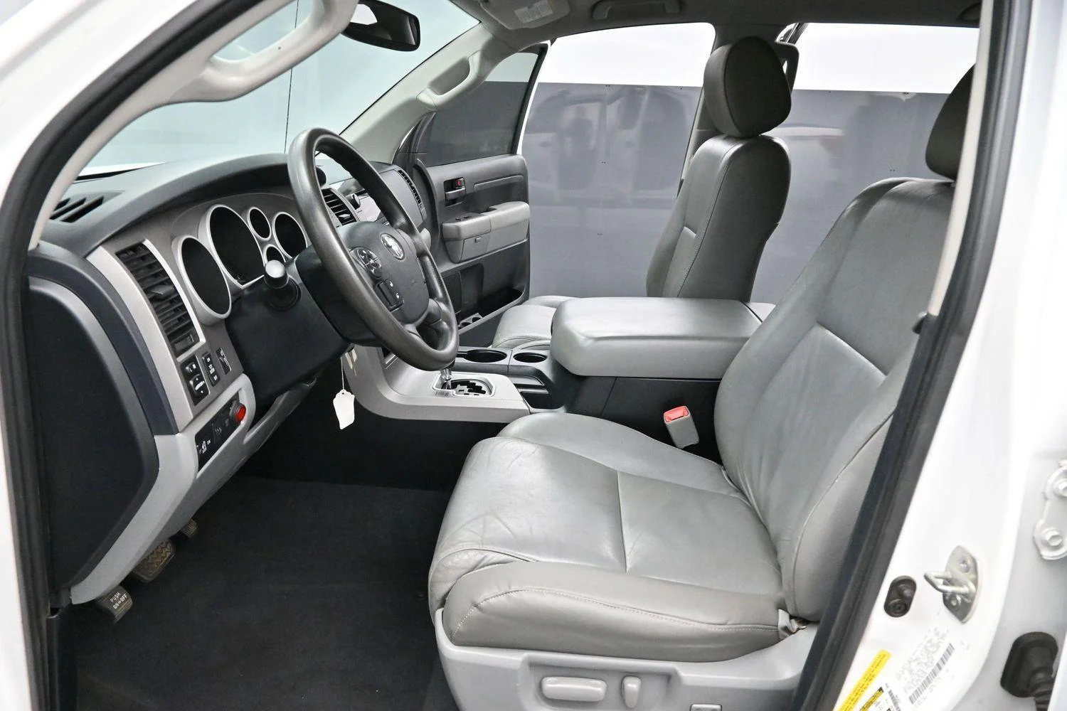Used 2013 Super White Toyota Grade image 11