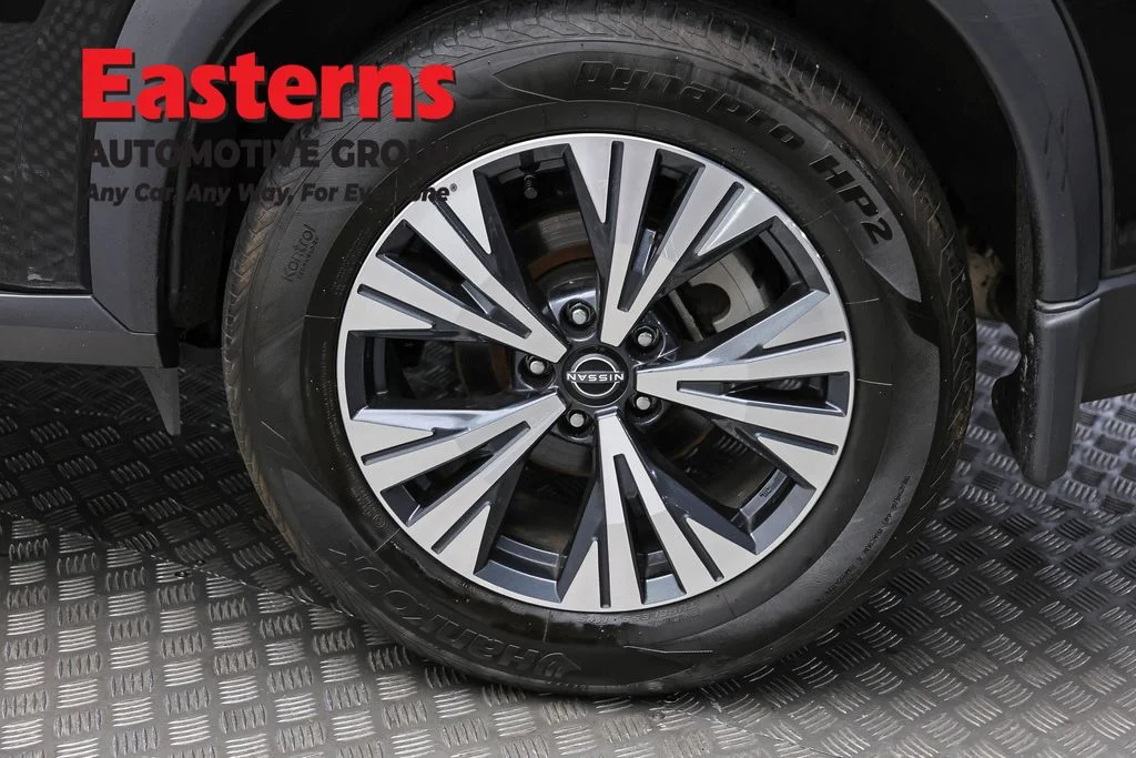 Used 2022 Black Nissan SV image 8