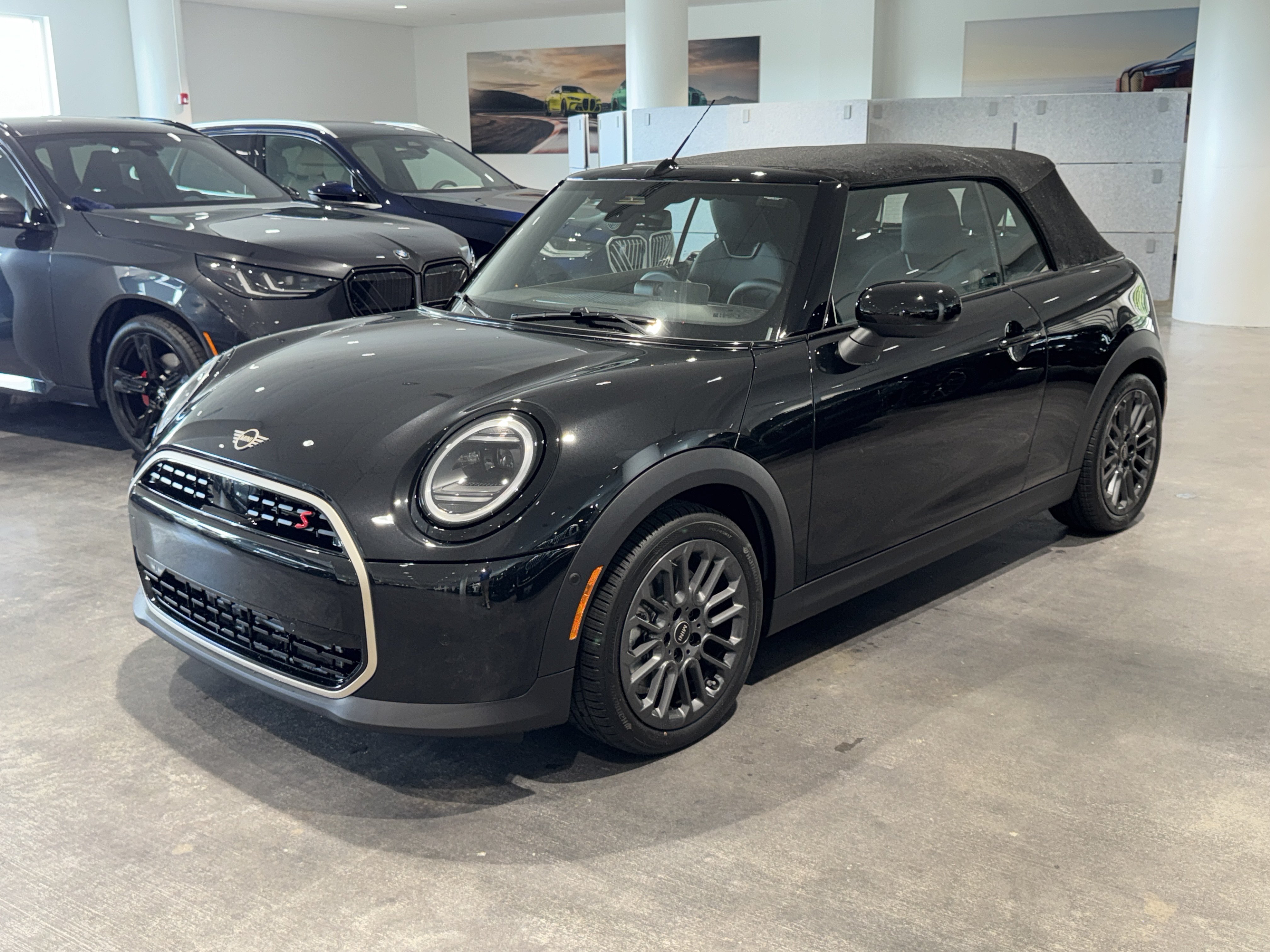 New 2026 Midnight Black MINI Signature Plus image 3