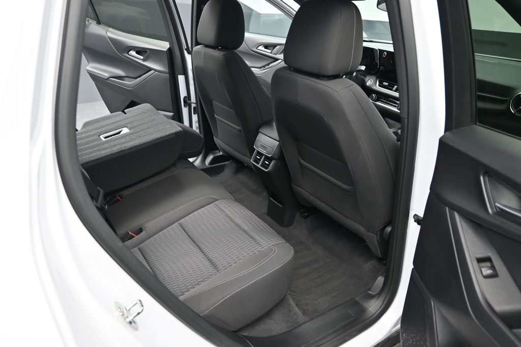 Used 2025 White Chevrolet LT image 12