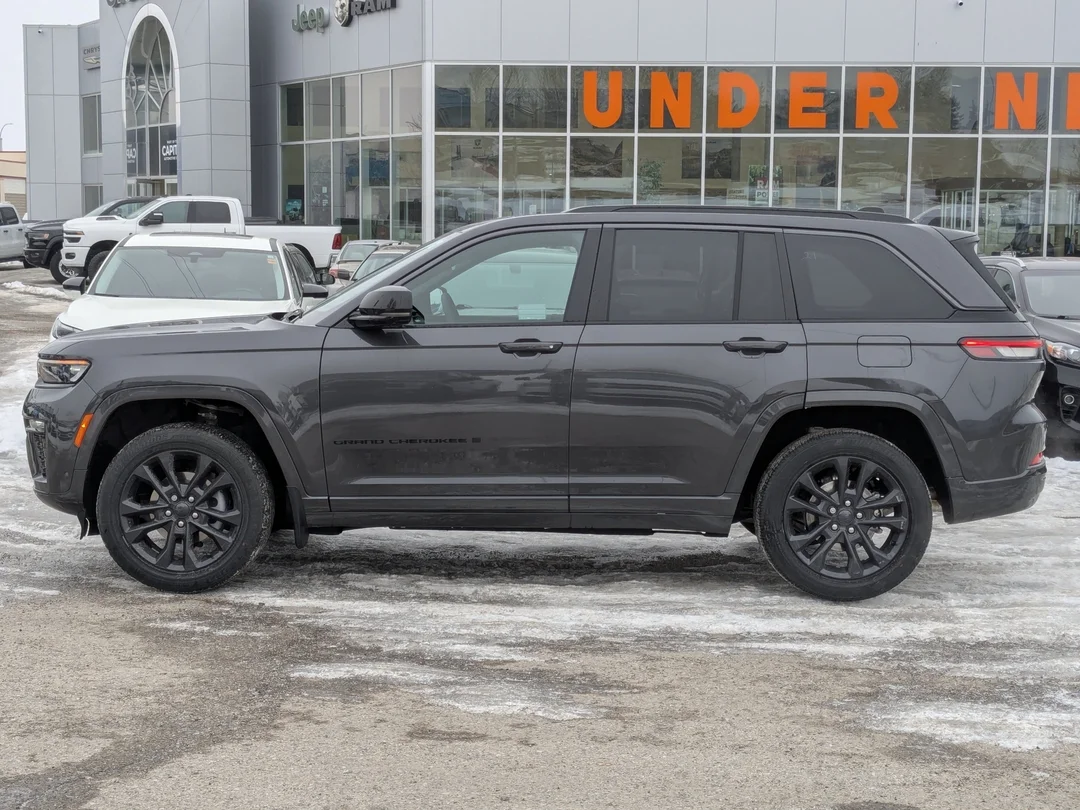 New 2026 Grey Jeep Limited Reserve - - 4x4 - Pano Sunroof - Nappa Lthr - Vent Seats - Tow Pkg - Remote Start & More! image 5