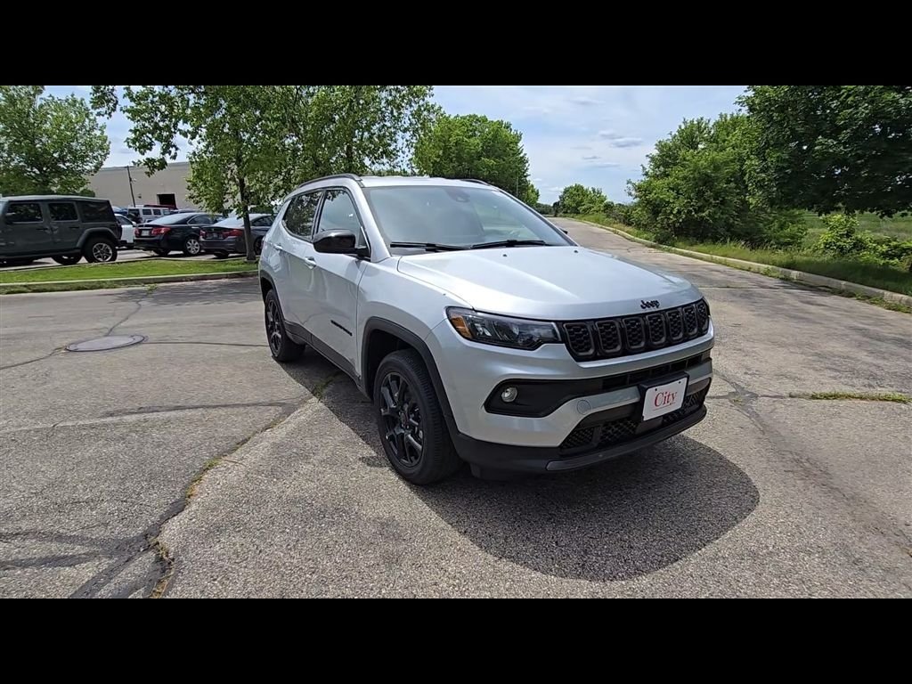New 2026 Silver Zynith Metallic Clear-Coat Exterior Paint Jeep Latitude image 9