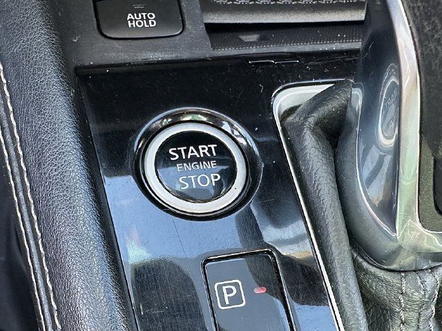 Used 2022 Red Nissan SV image 28