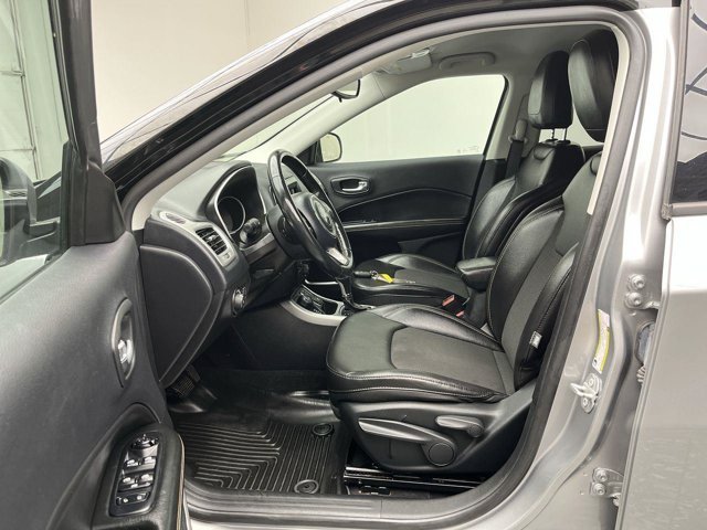 Used 2020 Billet Silver Metallic Clearcoat Jeep Latitude image 3