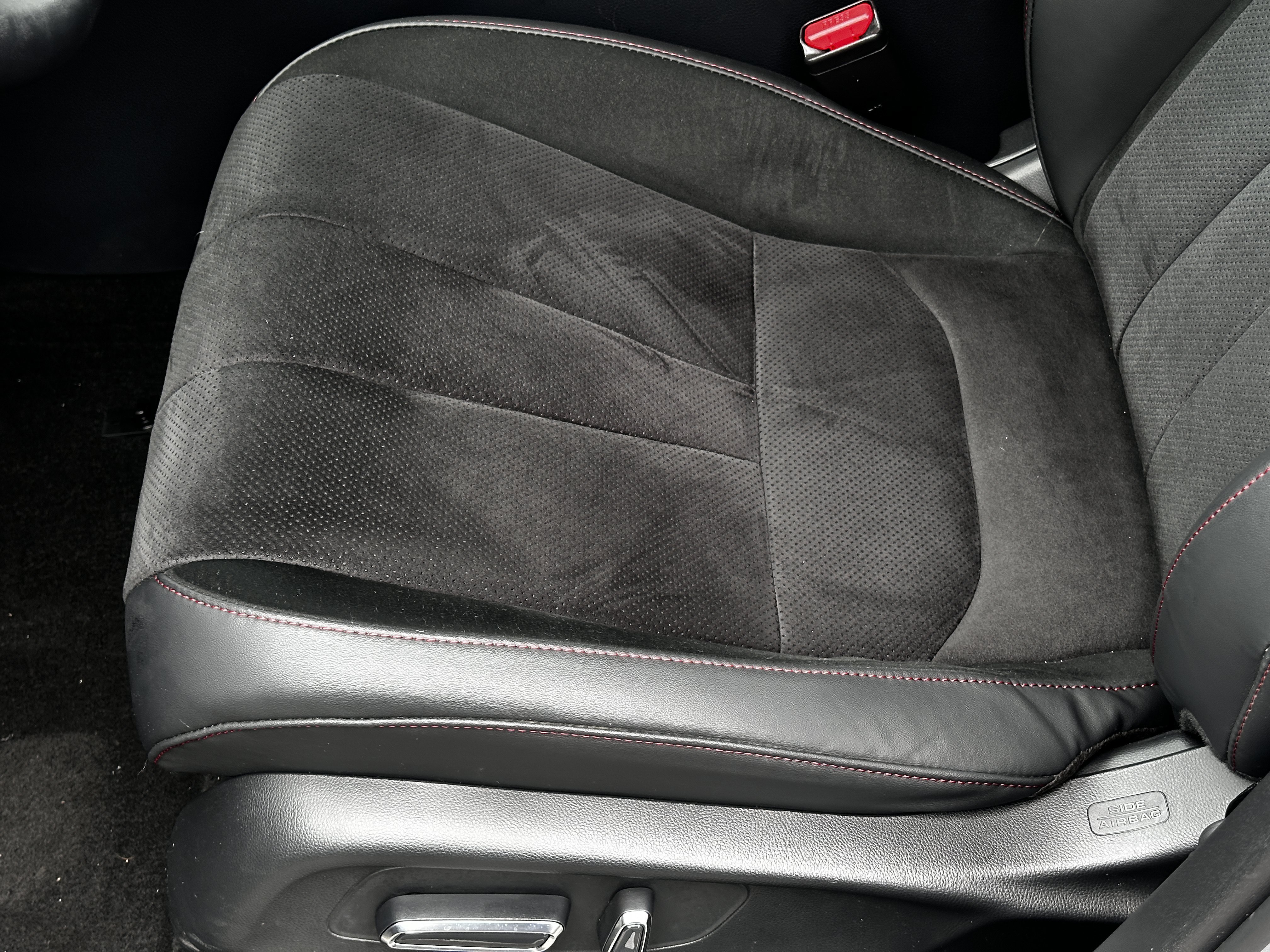 Used 2025 Solar Silver Metallic Acura FWD A-SPEC image 36