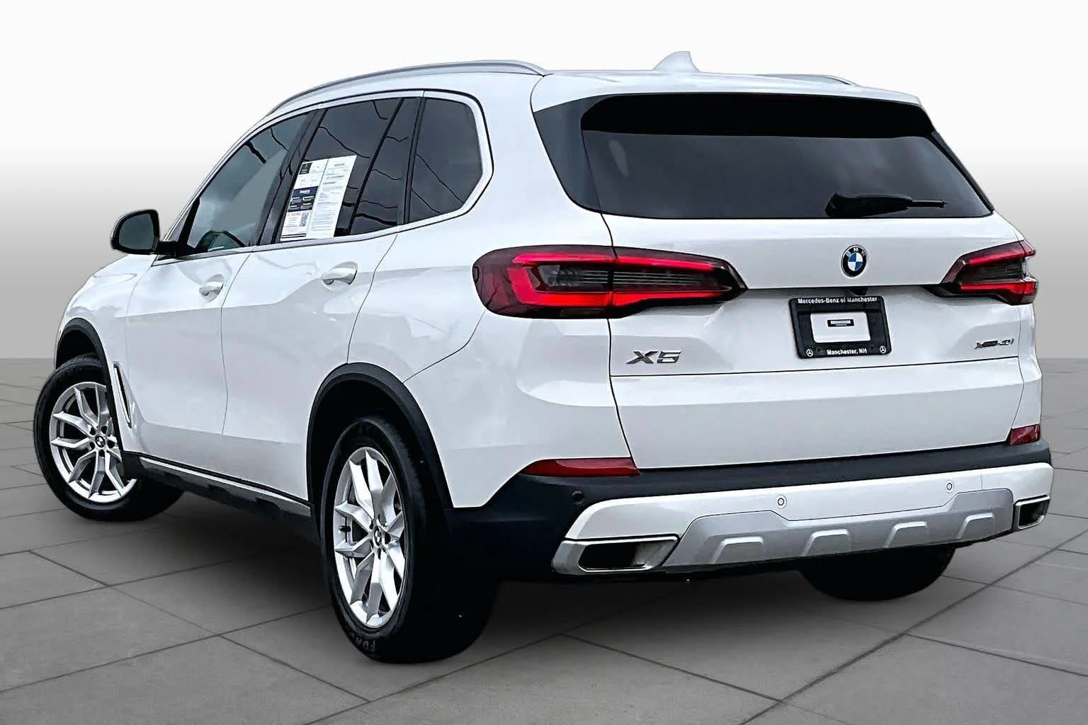 Used 2023 Alpine White BMW xDrive40i image 12