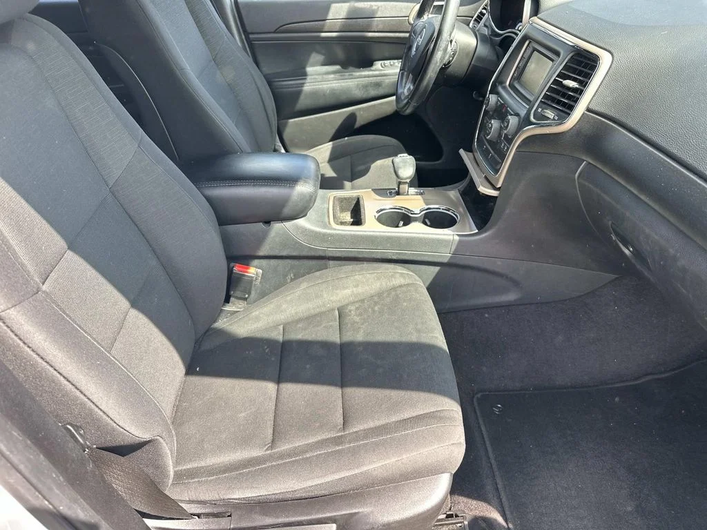 Used 2015 White/off-white Jeep Laredo image 12