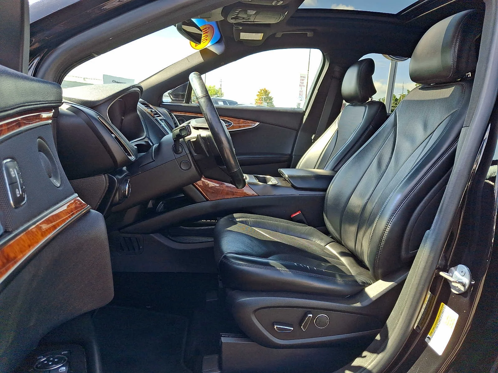 Used 2019 Black Lincoln Reserve image 13